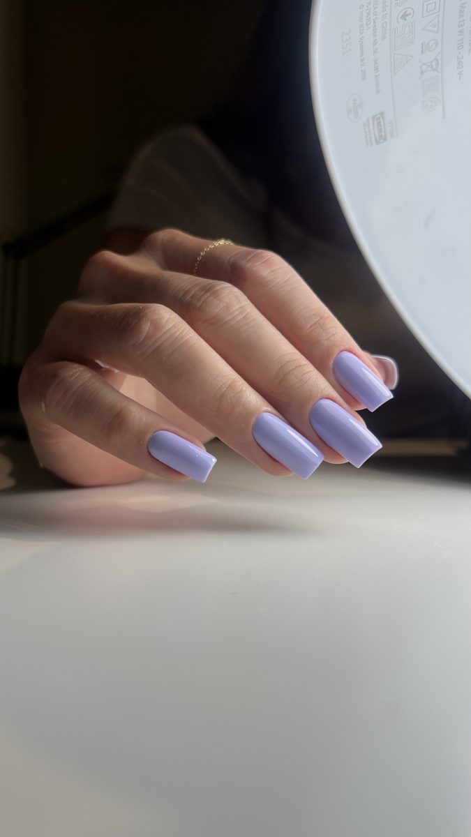 Glossy lilac square nails